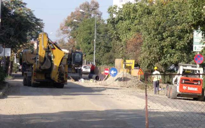 Străzile din Focşani sunt "deranjate" de muncitorii de la Vega Foto: Ştefan Borcea