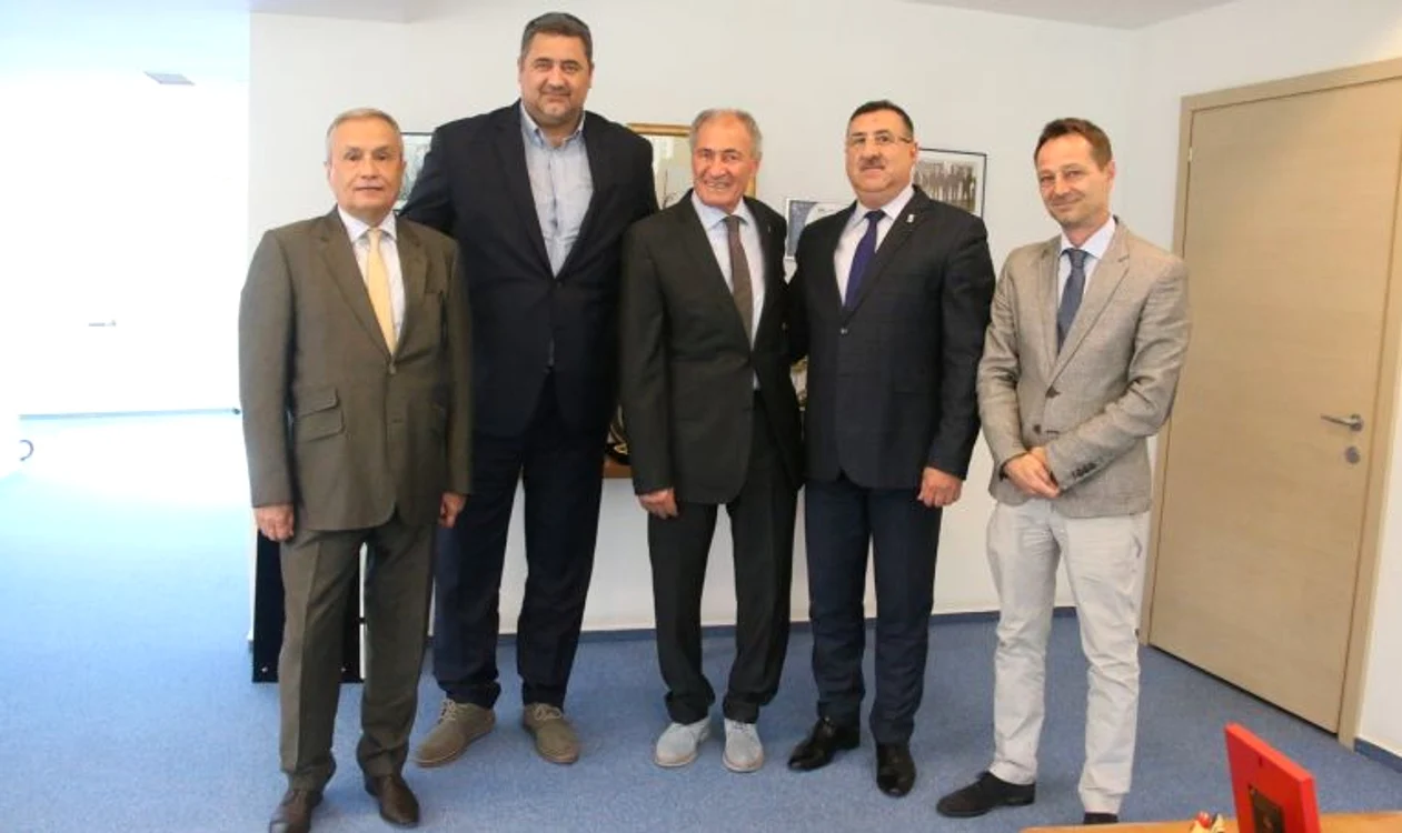 Presedintele Federației Internaționale de Handbal, alături de oficialii români