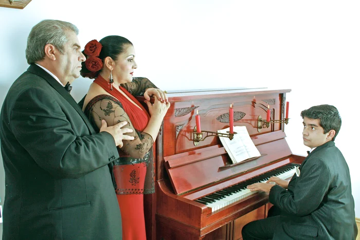 
    Cornelia Catanga şi soţul ei,  Aurel Pădureanu, vor ca Alex să  studieze pianul în ţară, nu peste Ocean    