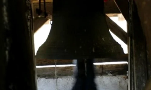 Clopot, vechi de 300 de ani, furat din biserică jpeg