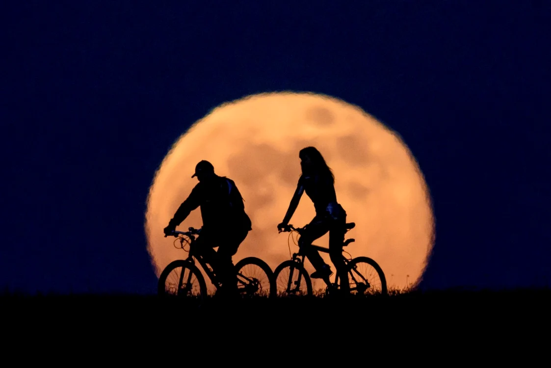 Superluna, prezentă de două ori pe bolta cerească, în luna august FOTO EPA-EFE