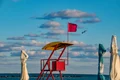Steagul rosu arborat pe plajă în Mamaia FOTO Shutterstock