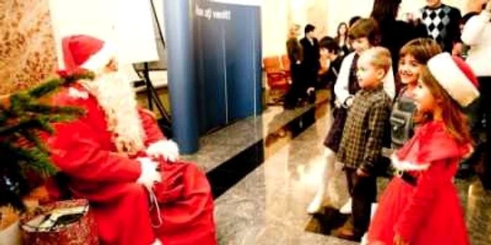 Închirierea unui Moş "de firmă" costă 400 de lei