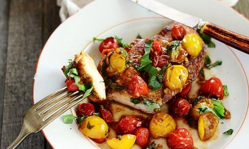 salata de pui cu rosii calde jpeg