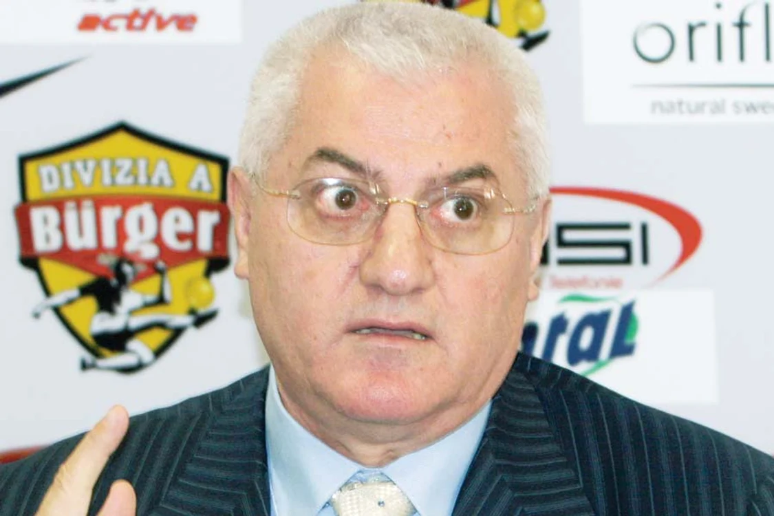 Reghecampf  l-a ameninţat  cu bătaia  pe Dumitru  Dragomir
