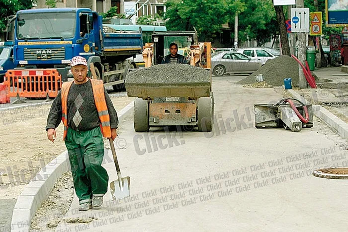 Pe Calea Dorobanților se circulă cu dificultate, din cauza lucrărilor (Fotografii: Dorin Constanda)
