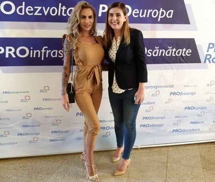 Bianca Roman s-a fotografiat la o reuniune a partidului cu fostul ministru al Finanțelor, Ioana Petrescu, vicepreşedinte Pro România 