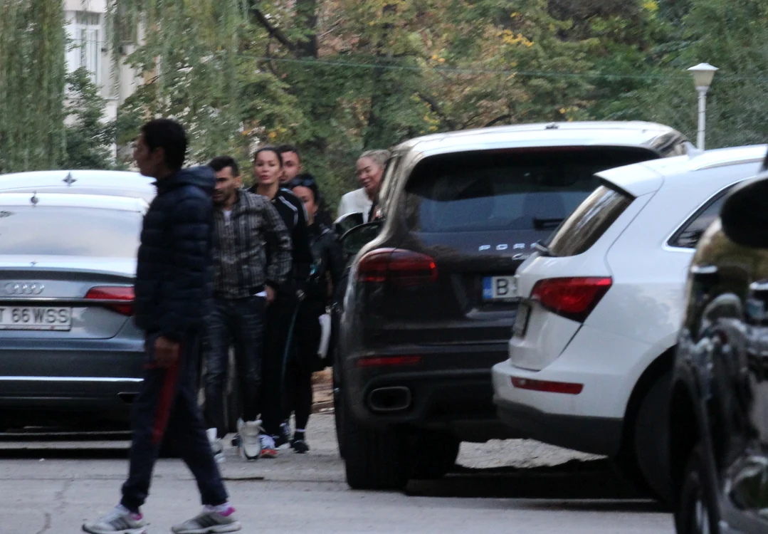 
    Brigitte s-a întâlnit cu familia lui Florin Pastramăfoto: BLITZ  