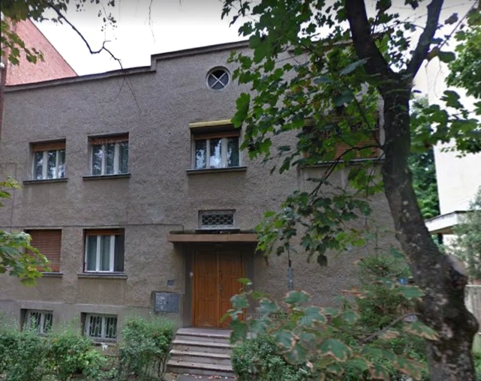 Clădirea în care ar urma să fie amenajat un hostel FOTO Google