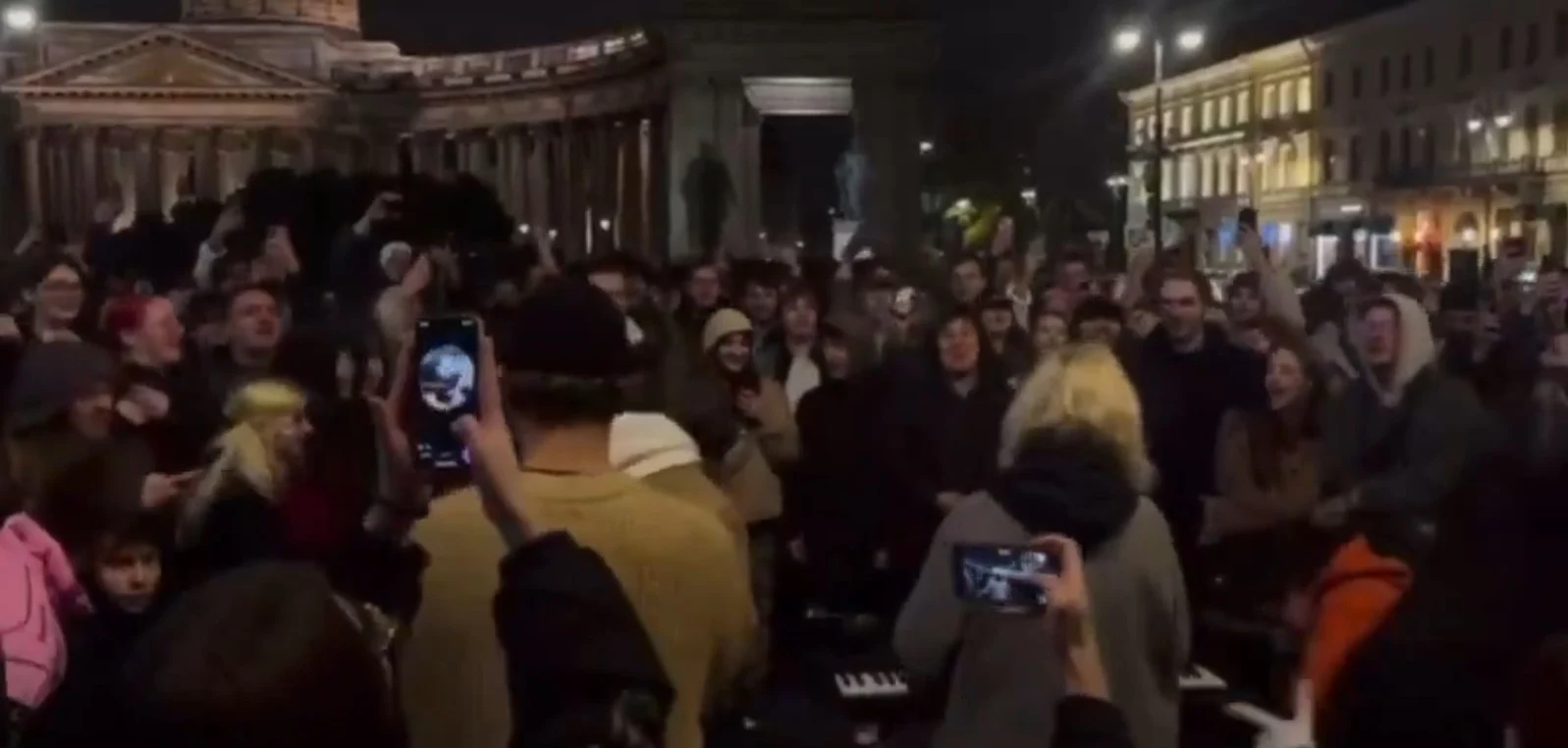 Protest la Sankt Petersburg: tinerii au cântat melodii anti-război interzise de Kremlin