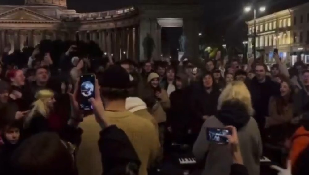 Protest la Sankt Petersburg: tinerii au cântat melodii anti-război interzise de Kremlin