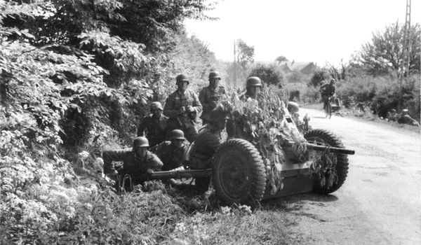 Tun antitanc de calibrul 37 mm din dotarea Wehrmachtului în timpul celui de-al Doilea Război Mondial (© Bundesarchiv Bild 101I-127-0391-21)