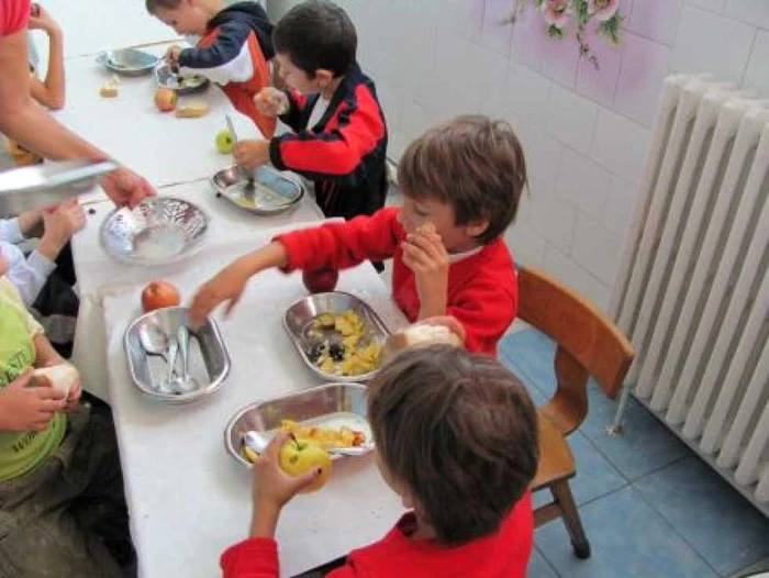 Copiii nu mănâncă aşa cum ar trebui pentru vârsta lor