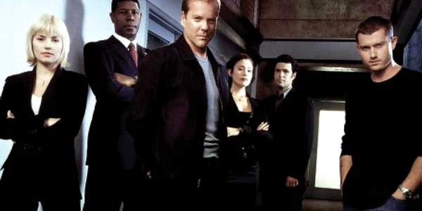 Kiefer Sutherland (centru), în rolul agentului antitero CTU, alături de echipa lui