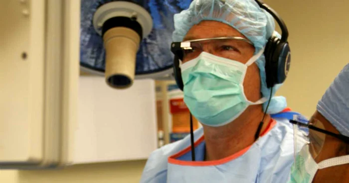 Christopher Kaeding, omul care a dus Google Glass în sala de operaţie. FOTO Universitatea din Ohio