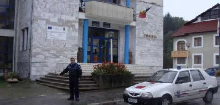 Râmnicu Vâlcea: Bărbatul care l-a călcat cu maşina pe poliţist, scandalagiu cu amenzi neplătite de 5.437 lei