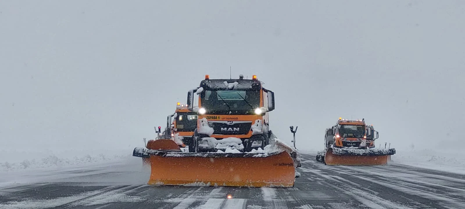 Lista zborurilor anulate pe Aeroportul Henri Coandă din București. Circulația feroviară, reluată parțial pe Magistrala 300