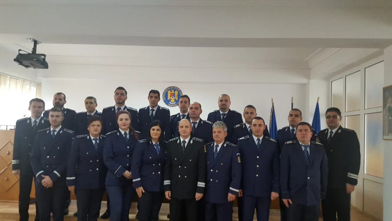 Poliţiştii avansaţi în funcţie