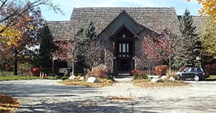Vila din Chicago a artistului unde au avut loc orgiile, în exterior şi în interior