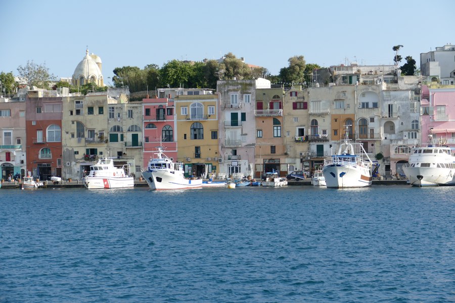 Destinația din Italia desemnată cea mai autentică din țară: plaje spectaculoase, un centru istoric unic și temperaturi de 29 de grade în septembrie