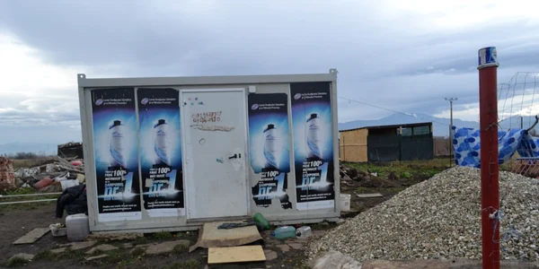 Familia Ianoşi locuieşte într-un container de 8 metri pătraţi
