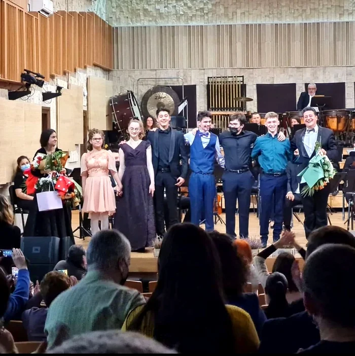 Finalul concertului elevilor de la Colegiul de Artă „Carmen Sylva”, Ploieşti