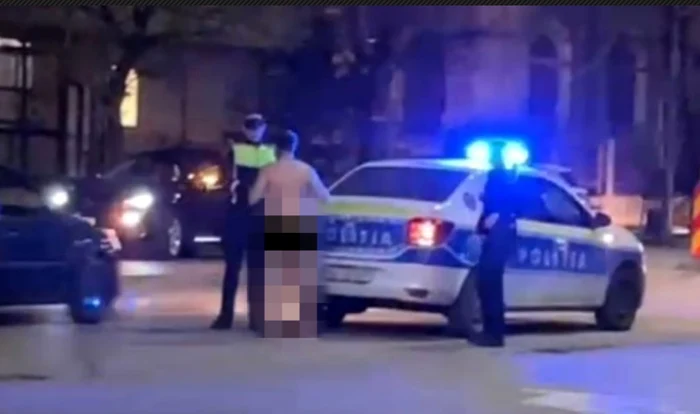 Bărbatul s-a dezbracat în fața polițiștilor FOTO: stiridecluj.ro