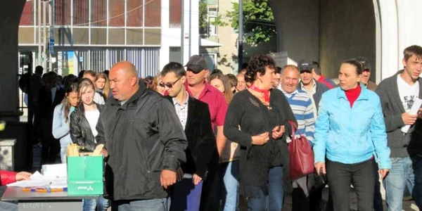 2 400 de vâlceni au încercat să-şi găsească un loc de muncă la bursa pentru absolvenţi