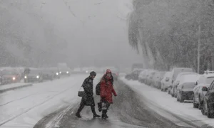 Prima ninsoare din iarna 2022-2023 în București. FOTO Inquam Photos / Octav Ganea