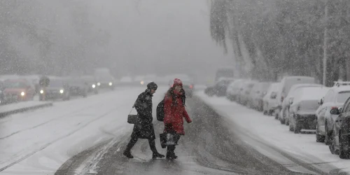 Prima ninsoare din iarna 2022-2023 în București. FOTO Inquam Photos / Octav Ganea