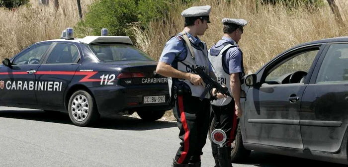 Carabinierii au surprins autovehiculul românului plin cu imigranţi clandestini pe autostrada A23