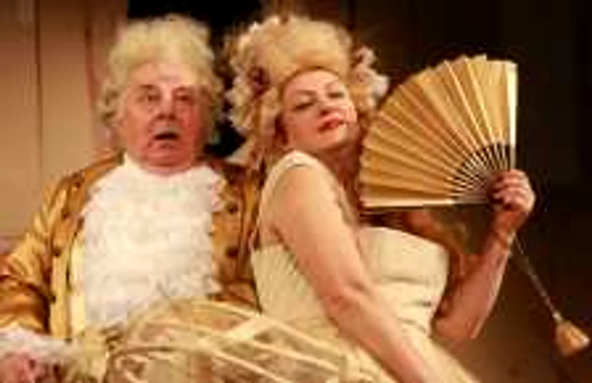 Scenă din spectacolul de la Iaşi "Pălăria florentină", în regia lui Silviu Purcărete FOTO: Teatrul Naţional din Iaşi