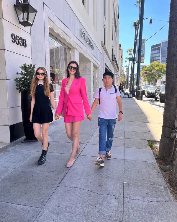Monica Gabor, impreuna cu Irina Columbeanu si Antony, fiul lui Mr  Pink, in Los Angeles   Instagram (1) jpg