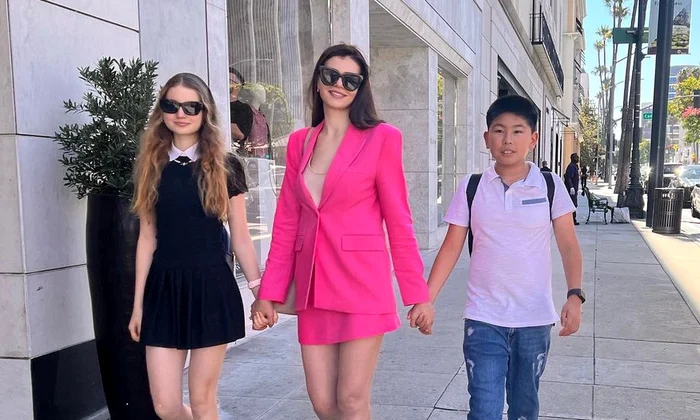 Monica Gabor, impreuna cu Irina Columbeanu si Antony, fiul lui Mr Pink, in Los Angeles Instagram