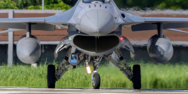 F 16 jpg