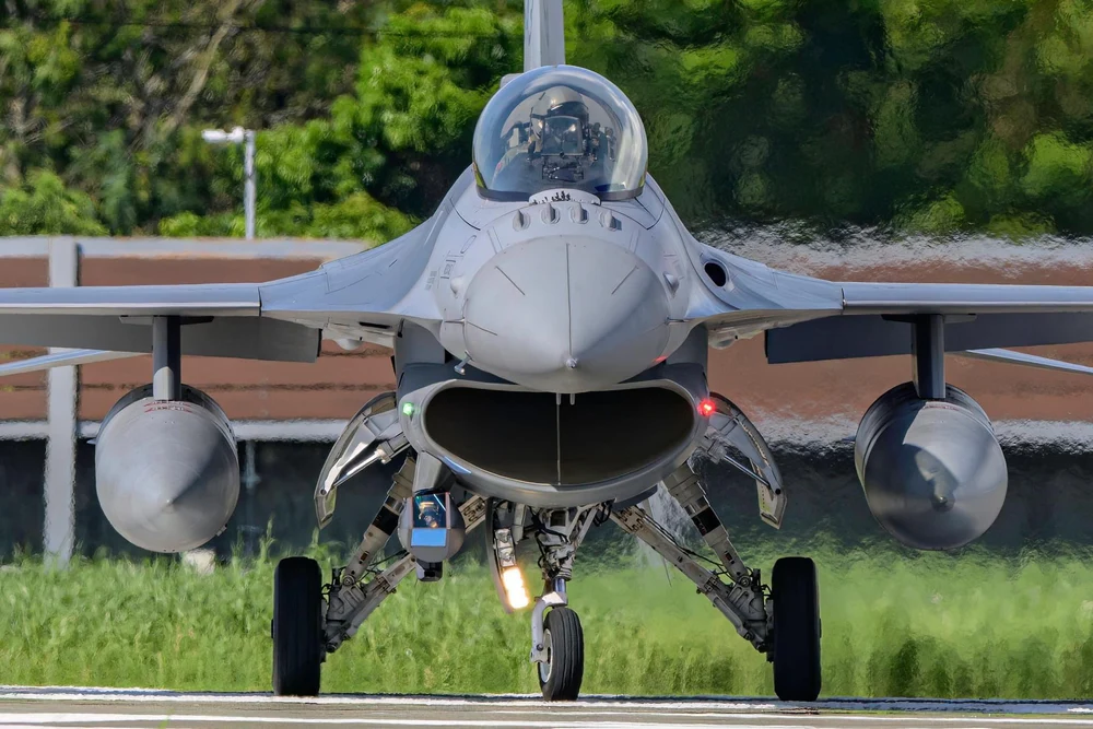 Fost ministru bulgar al Apărării, critic la adresa flotei MiG-29 a Sofiei: „Românii au cumpărat F-16 și doboară drone cu ele”
