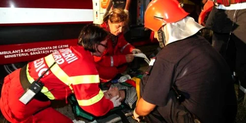 Tânărul a fost transportat de echipajul SMURD, la spital, Foto: arhivă