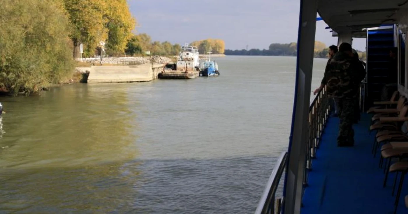 În urmă cu trei luni apele Dunării au scăzut atât de mult încât pe anumite porţiuni navigaţia a fost oprită