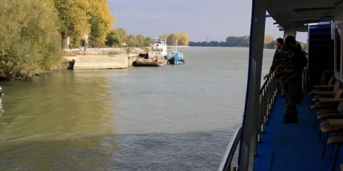 În urmă cu trei luni apele Dunării au scăzut atât de mult încât pe anumite porţiuni navigaţia a fost oprită