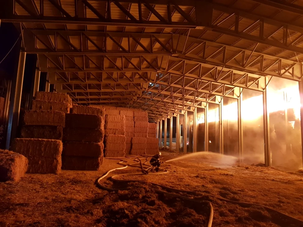 calarasi incendiu urias la un depozit de furaje foto isu calarasi
