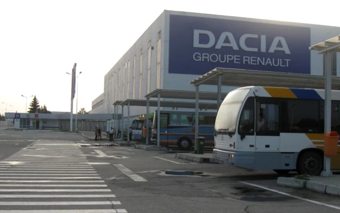 Dacia îşi premiază angajaţii de Crăciun