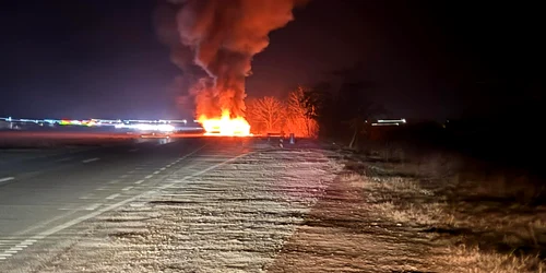 Masina incendiata   Foto Ciprian Mega jpg