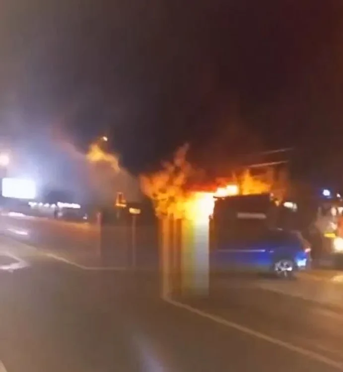 Maşina Dariei  a explodat  şi a luat foc 