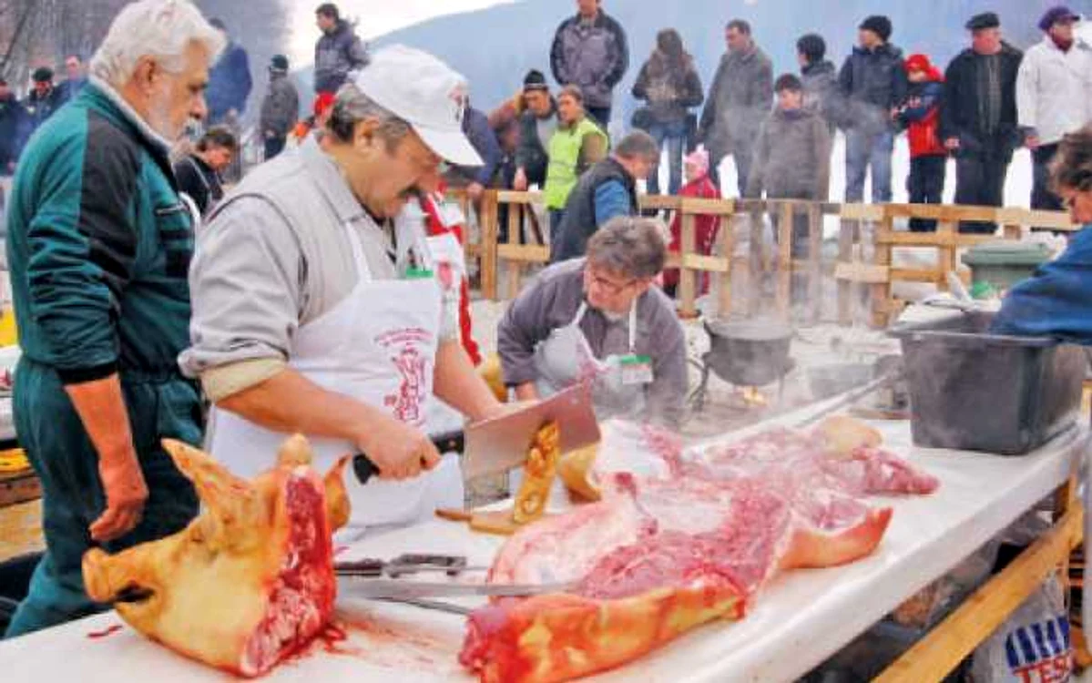 Până la produsul finit, tranşatul cărnii a fost esenţial 