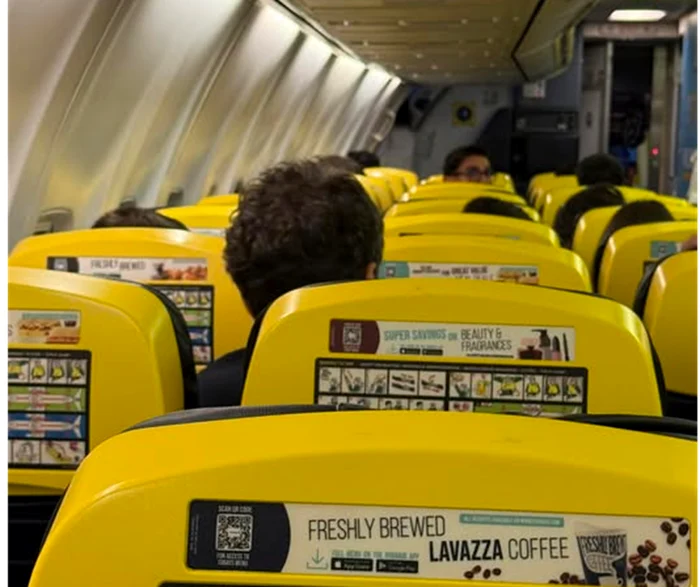 Președintele Nicușor Dan, într-un avion de linie cu fiica sa. Foto: Facebook/Petruța Tașcă