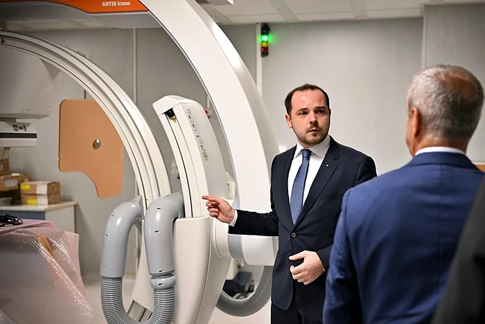 Medicii care pleacă mai devreme de la spitalele de stat pentru a lucra la privat riscă să-și piardă locurile de muncă