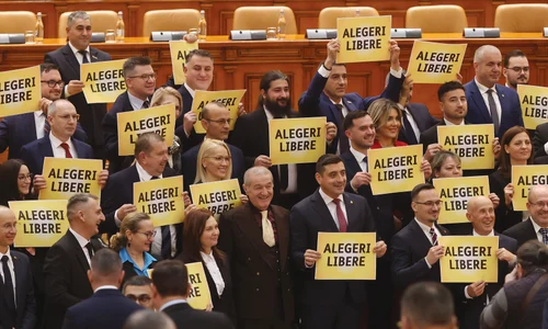 4 front parlament poza mare jpg