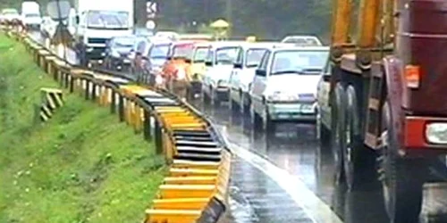 Traficul pe DN1 este intens, circulându-se, deja, bară la bară