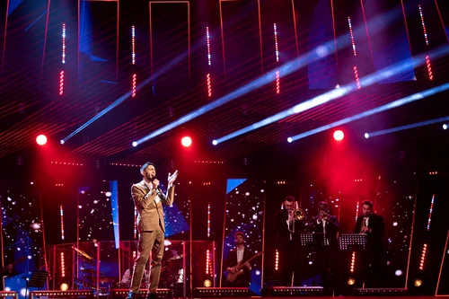 Iulian Nunuca pe scena la Vocea Romaniei castigtor Foto Pro TV jpg jpg