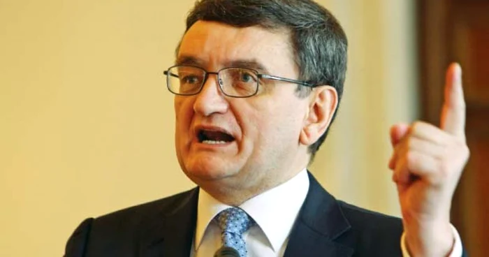 Victor Ciorbea a fost numit de Parlament ca membru neexecutiv în ASF FOTO Arhiva Adevărul